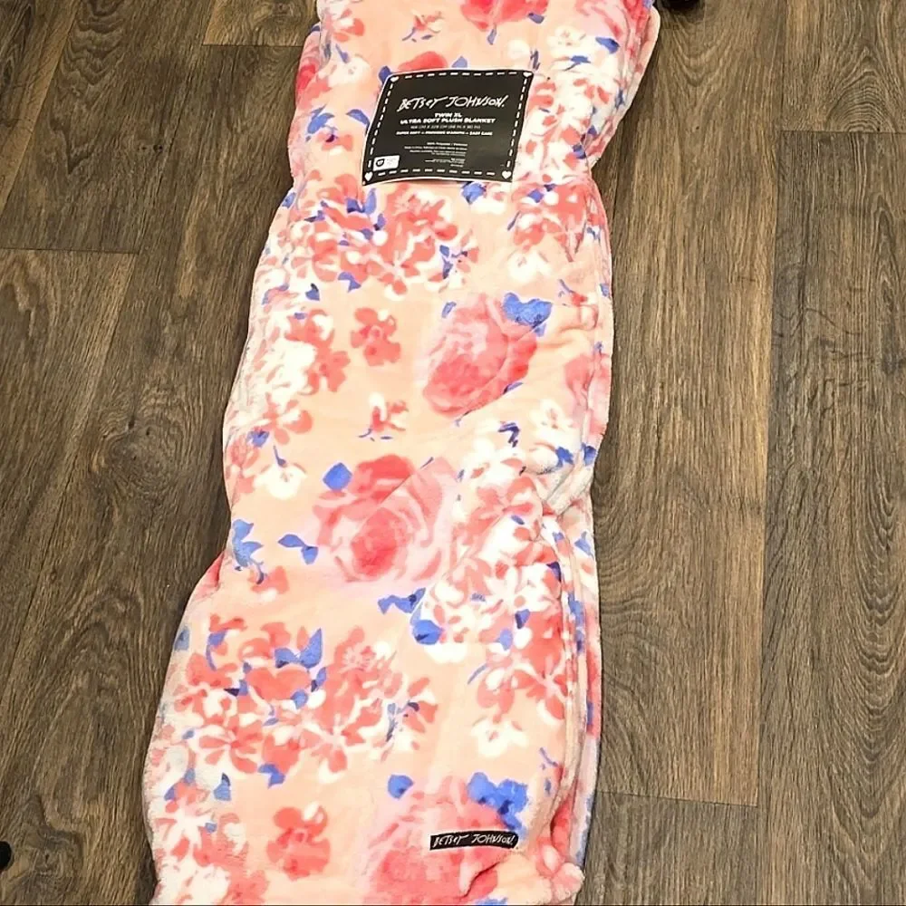 Betsey‎ Johnson Floral Ultra Soft Twin XL Blanket